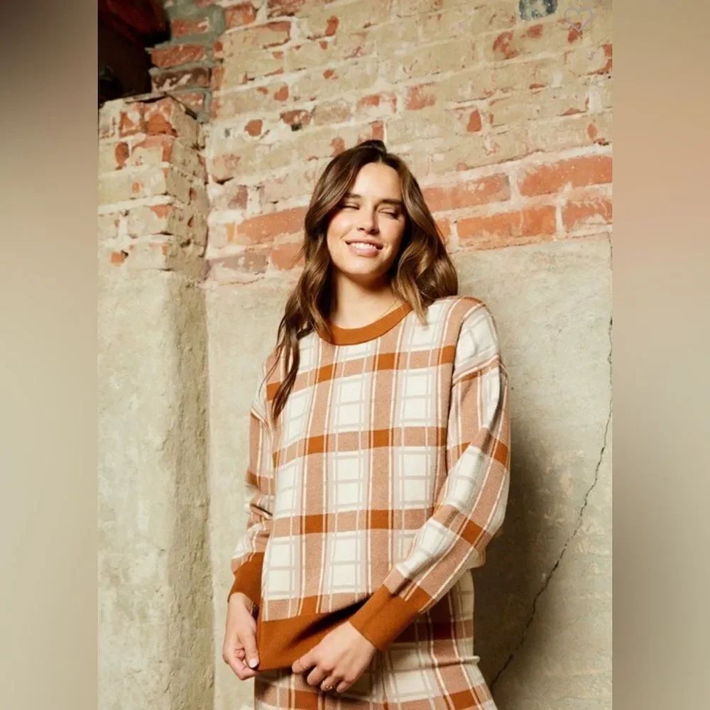 014. SOFT PLAID SWEATER - Picture 9 of 9